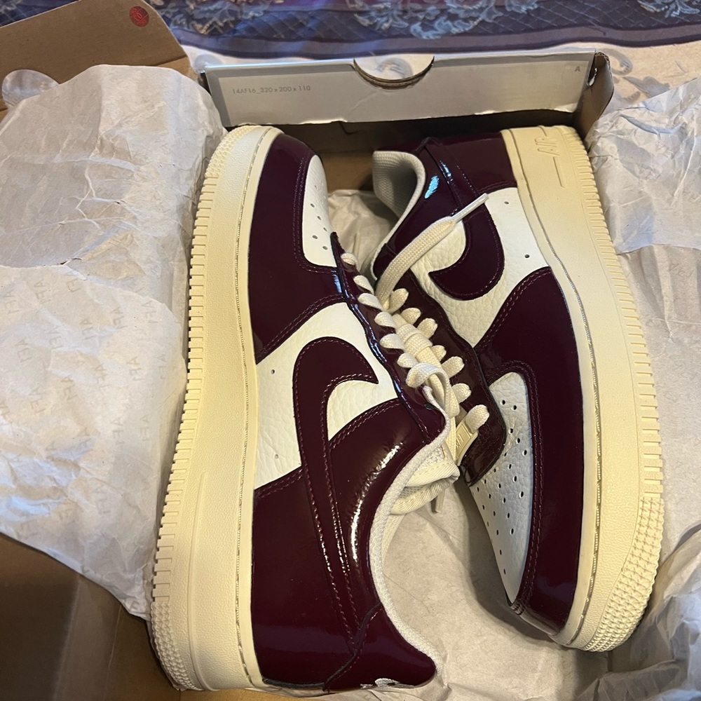 Nike Air Force 1 Low Roman Empire Dark Beetroot (W)!